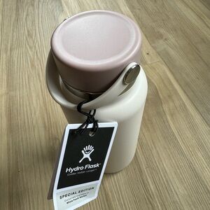 Hydro Flask Special Edition Juneberry NWT